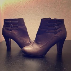 Predictions brown heeled booties